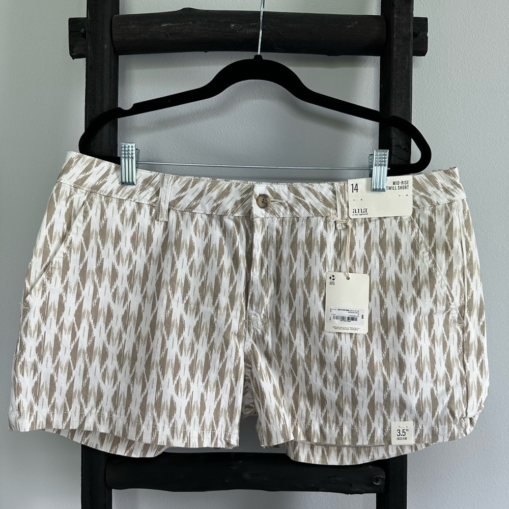 A.N.A 3.5 inseam mid rise twill shorts